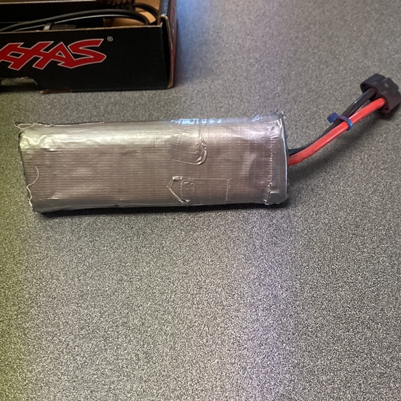 Traxxas 4 AMP Charger, traxxas 3000 Nimh battery trx connector, Ac-DC converter - Picture 5 of 7